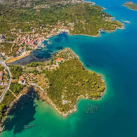 In With Seaview, Terrace, Air Condition, Wifi Apartman